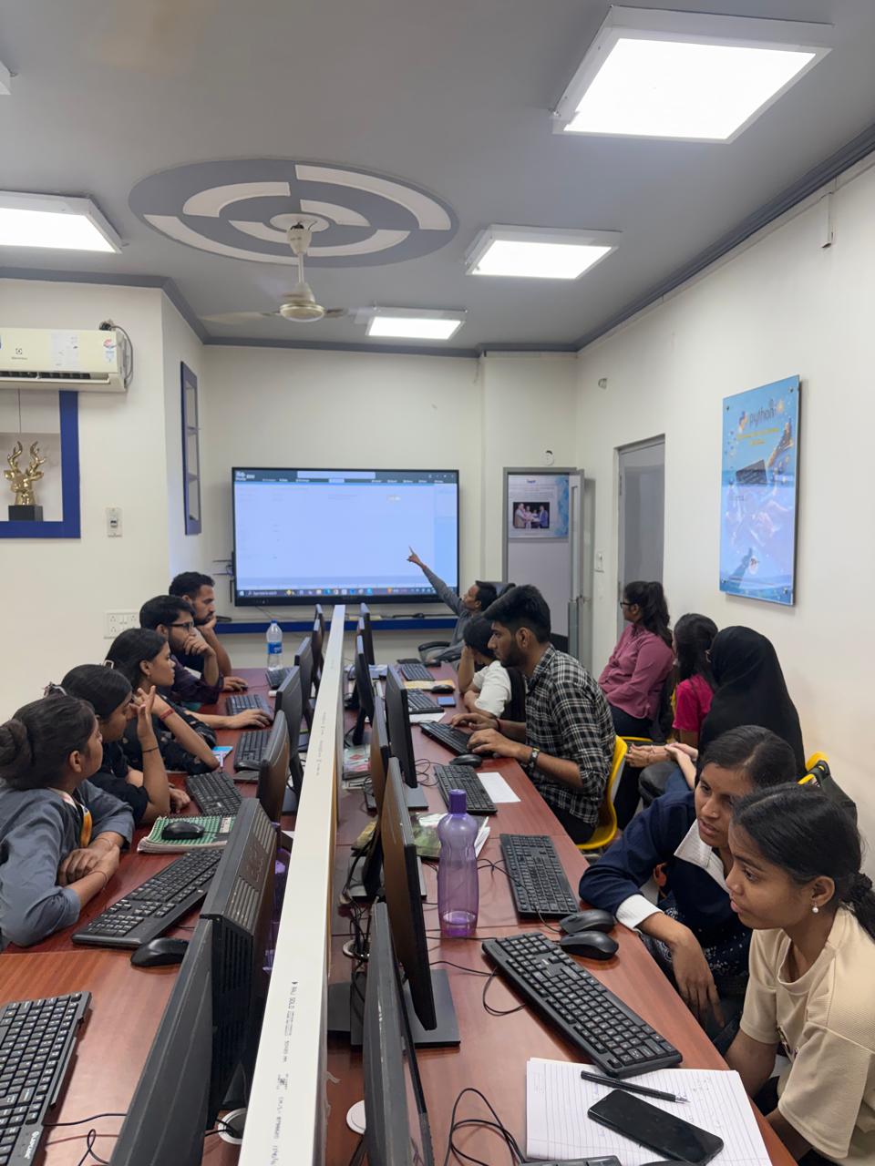 Best Computer Institute in Mandawali & West Vinod Nagar: IACT Education